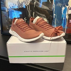 APL Breeze Sneakers Like New with Box and Extra Laces sz 7.5